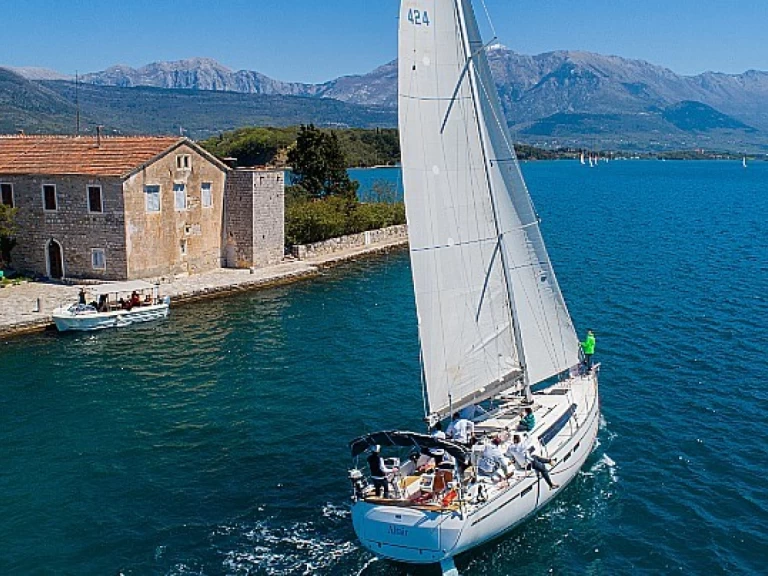 Huur een Bavaria Cruiser 46 in Kotor