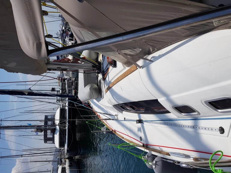 Bootverhuur Bénéteau Oceanis 46 in Álimos via SamBoat