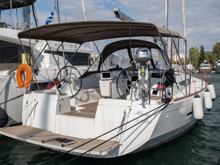 Huur een Jeanneau Sun Odyssey 449 in Álimos
