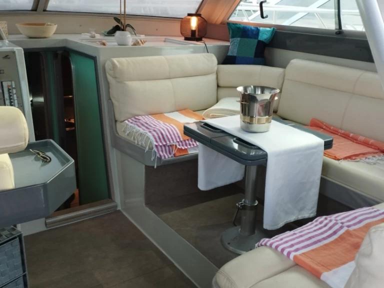 Huur een Ferretti 34 in Cannes