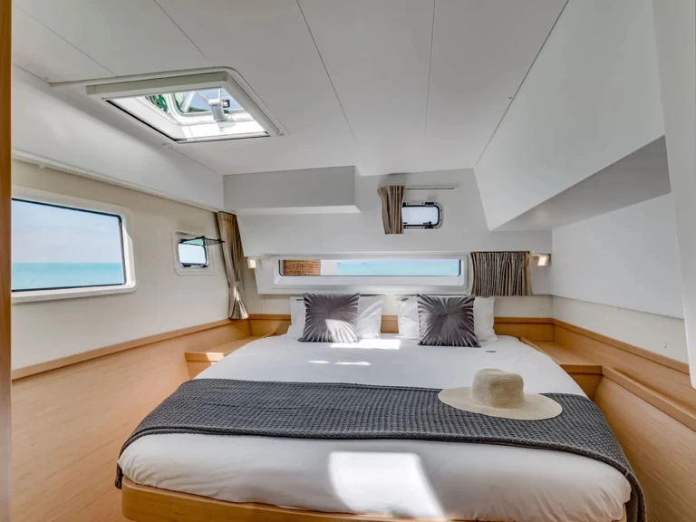Verhuur Catamaran in Le Marin - Lagoon Lagoon 42