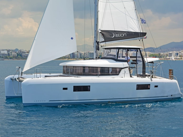 Bootverhuur Lagoon Lagoon 42 in Lávrio via SamBoat