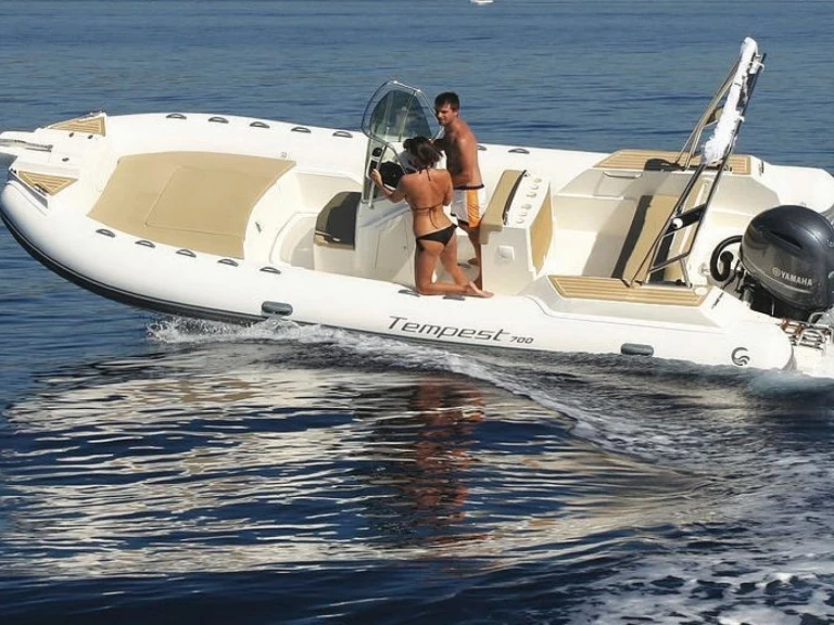 Huur een Capelli Tempest 700 in Marseille