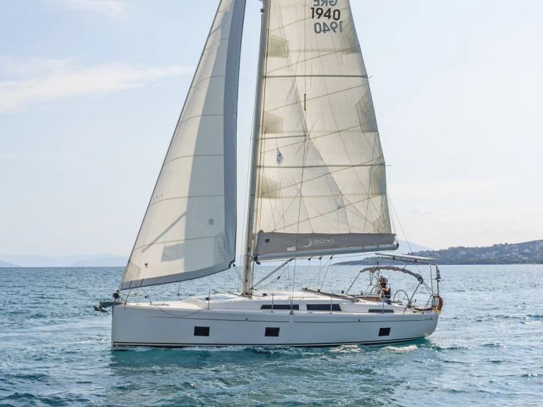 Huur een Hanse Hanse 418 in Lávrio