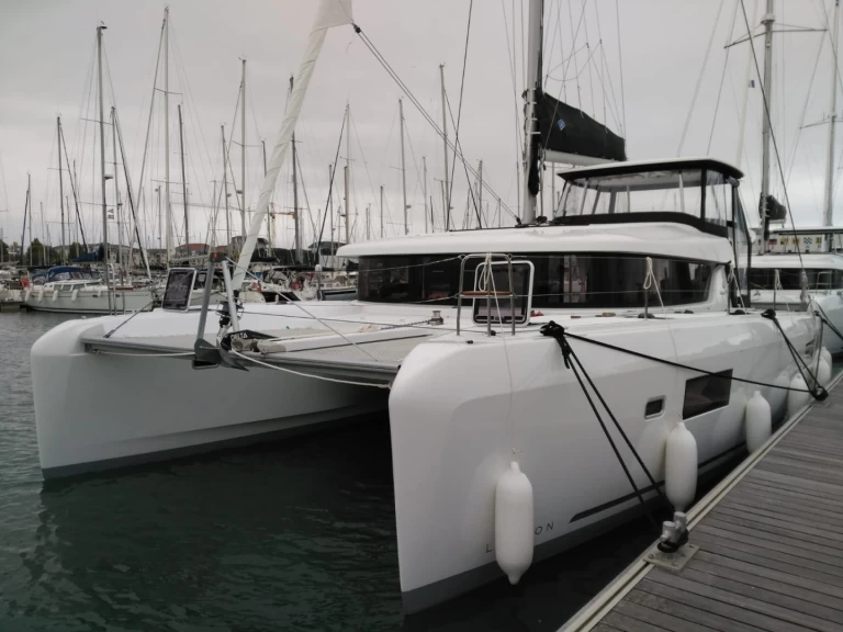 Verhuur Catamaran Lagoon met vaarbewijs