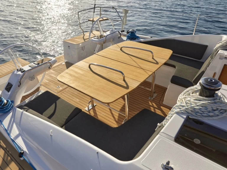 Huur een Elan Impression 45 in Šibenik