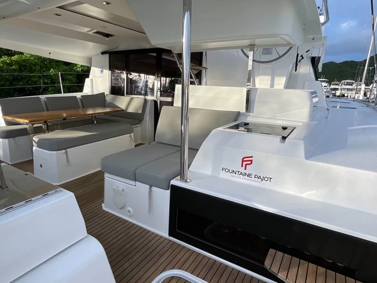Verhuur Catamaran in Road Town - Fountaine Pajot Astrea 42