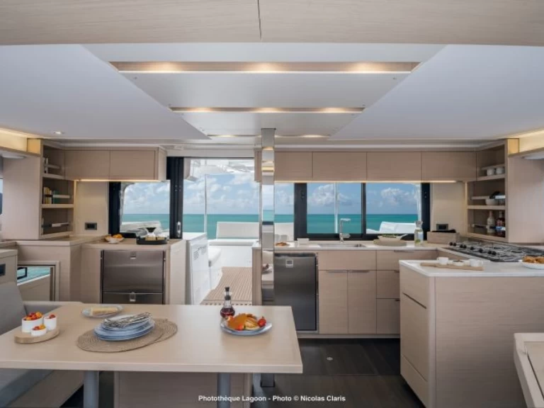 Verhuur Catamaran Lagoon met vaarbewijs