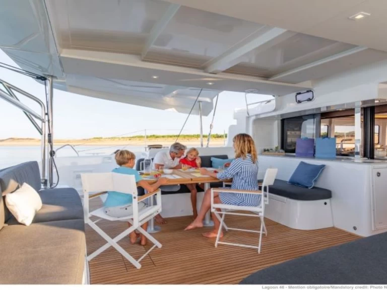 Verhuur Catamaran Lagoon met vaarbewijs