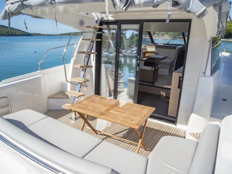 Bootverhuur Jeanneau Prestige 420 Fly in Medulin via SamBoat