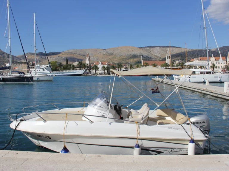 Verhuur Motorboot Bénéteau met vaarbewijs