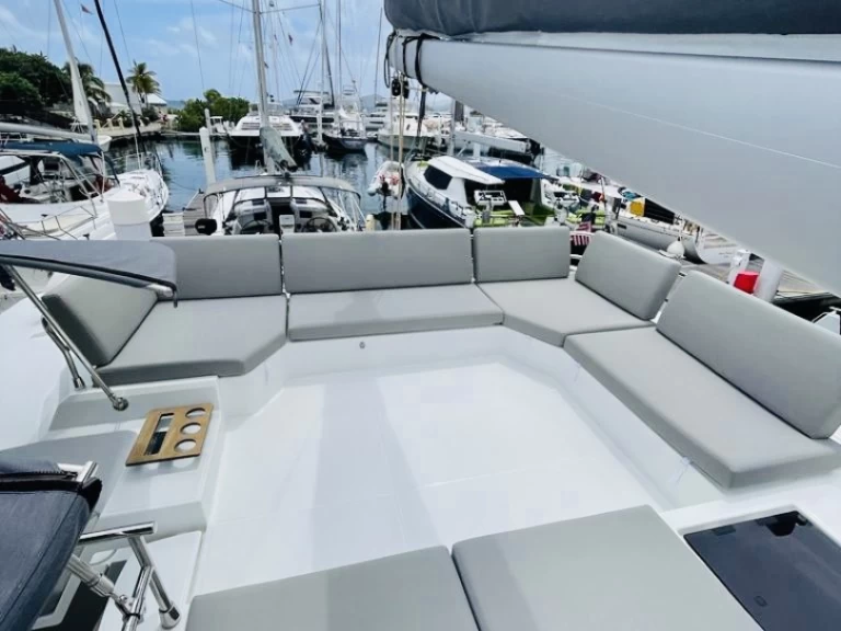 Huur een Fountaine Pajot Elba 45 in Road Town