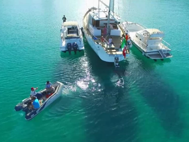 Bootverhuur Playa de Talamanca goedkoop Pacific 77