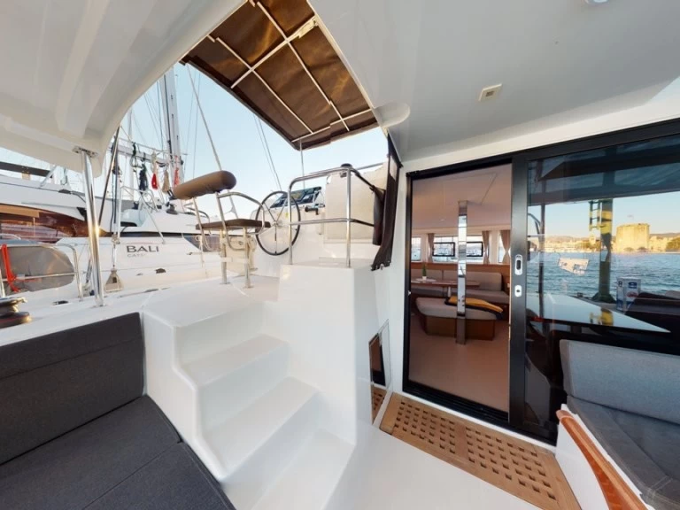 Catamaran te huur in Rogoznica voor de beste prijs