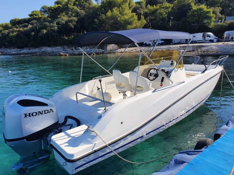 Huur Motorboot met of zonder schipper Quicksilver in Pula