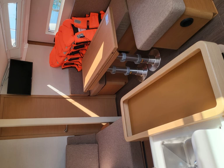 Huur een Jeanneau Sun Odyssey 410 in Biograd na Moru