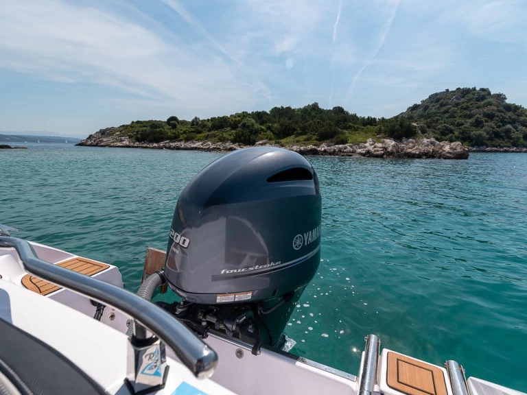 Motorboot te huur in Trogir voor de beste prijs