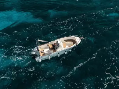 Motorboot te huur in Vela Luka voor de beste prijs