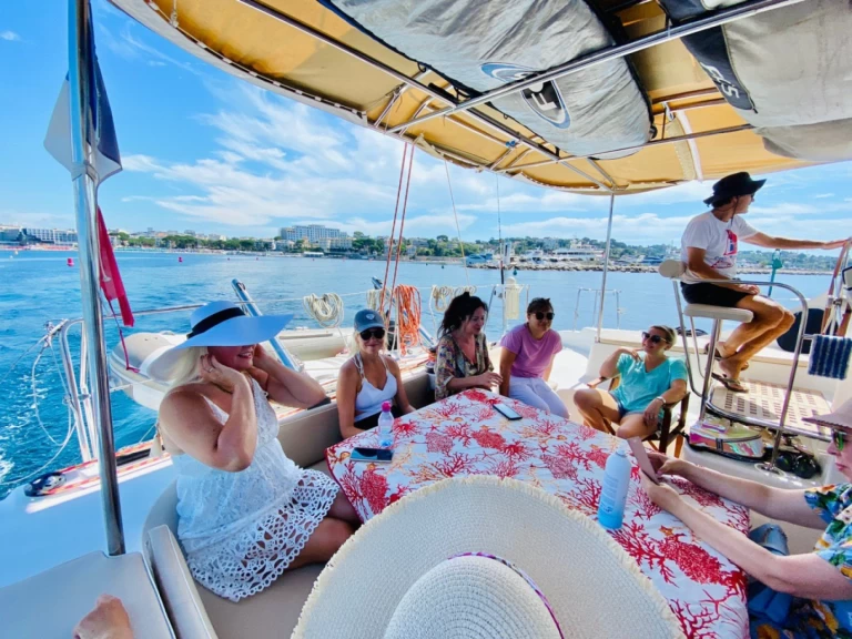 Catamaran te huur in Monaco-Ville voor de beste prijs