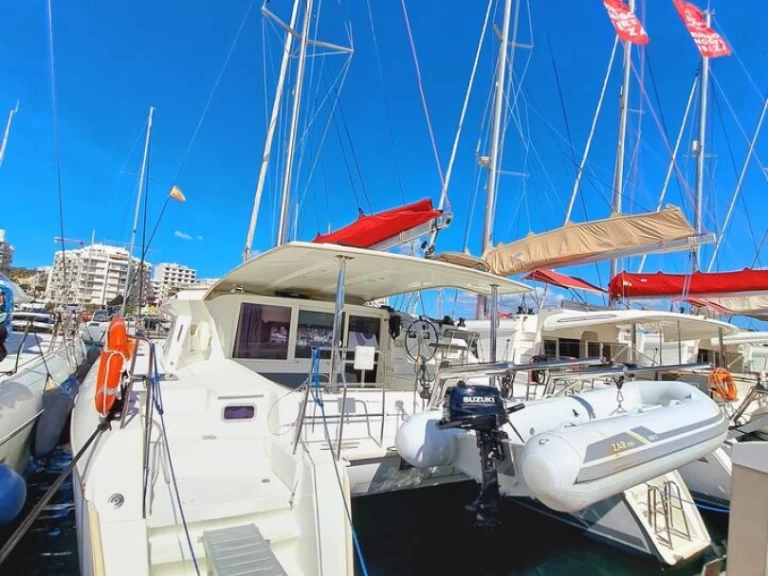 Bootverhuur Lagoon Lagoon 421 in Sant Antoni de Portmany via SamBoat