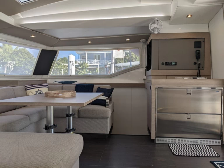 Verhuur Catamaran Fountaine Pajot met vaarbewijs