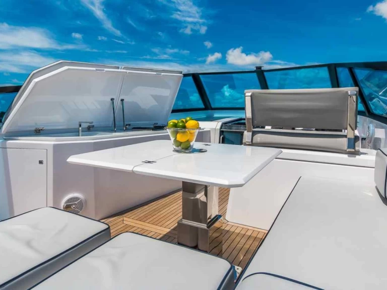 EVO Yachts R4 te huur van particulier of professional in Bonifacio
