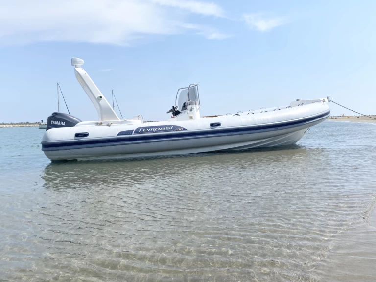 Bootverhuur Port-Camargue goedkoop Tempest 750