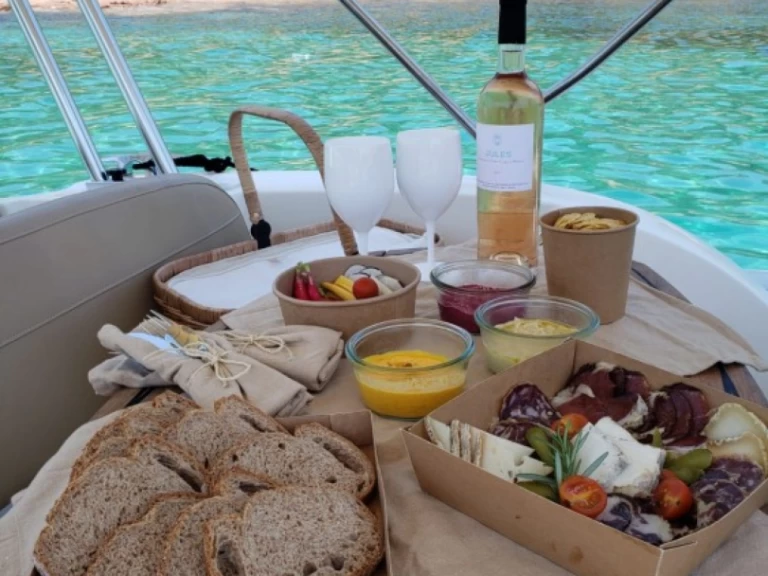 Bootverhuur Porto-Vecchio goedkoop Leisure 28