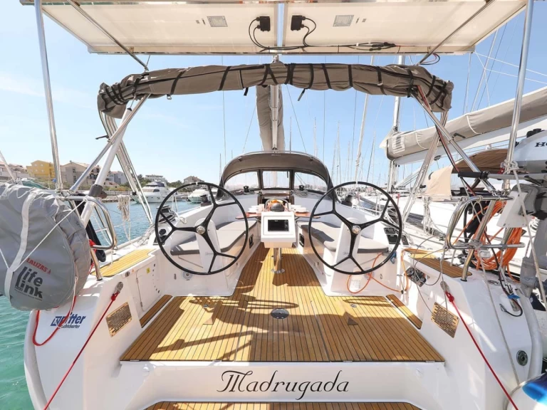 Bootverhuur Bavaria Cruiser 41S in Jezera via SamBoat