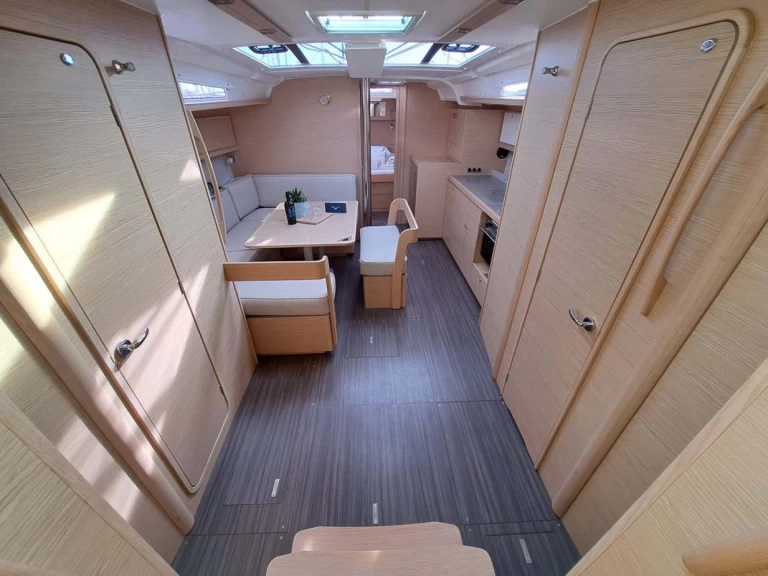 Jachthuur in Jezera - Dufour Dufour 430 via SamBoat