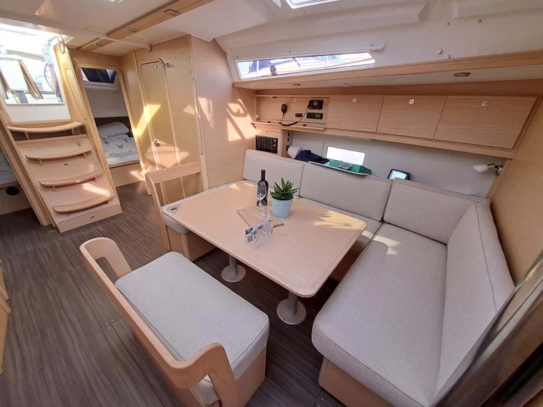 Huur een Dufour Dufour 430 in Jezera