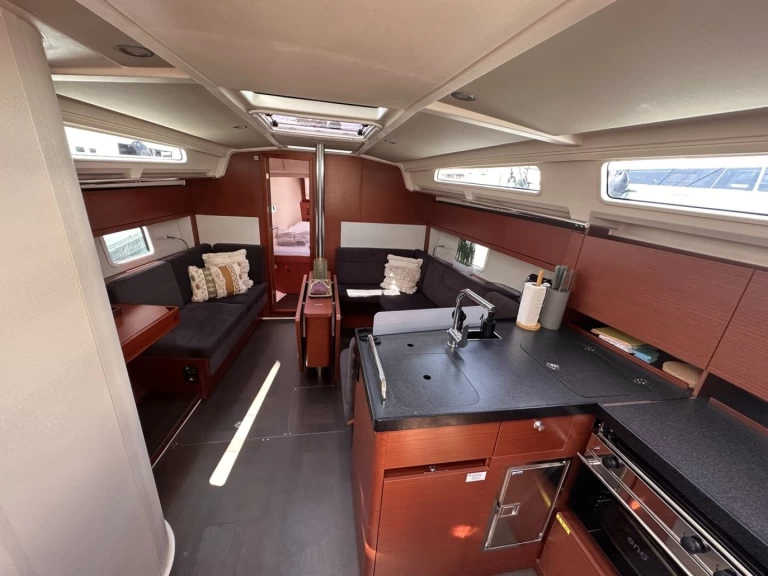 Huur een Hanse Hanse 388 in Seget Donji