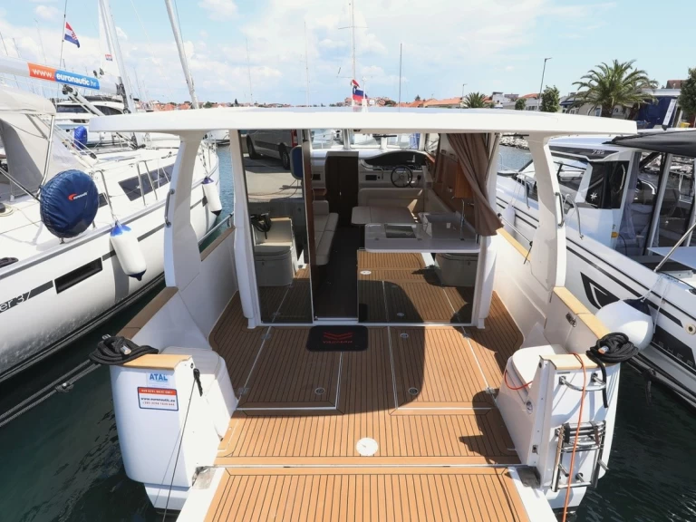 Bootverhuur Biograd na Moru goedkoop Greenline 33