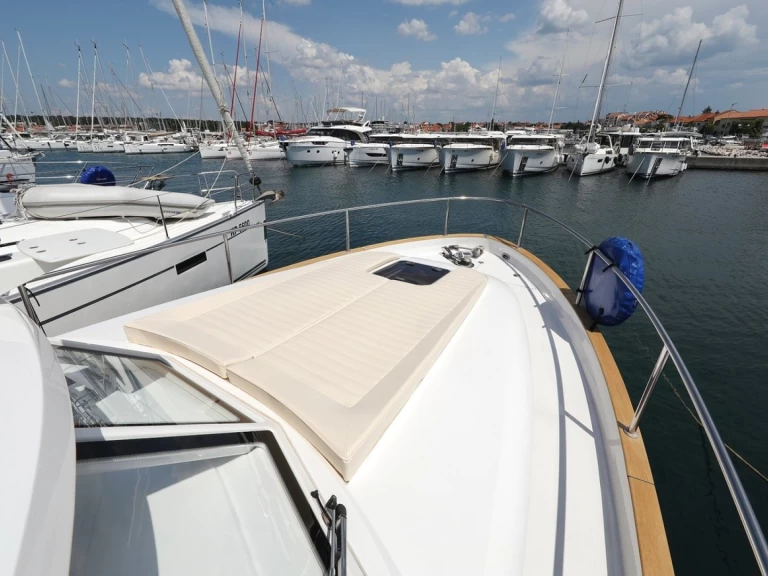 Verhuur Jacht in Biograd na Moru - Greenline Yachts Greenline 33