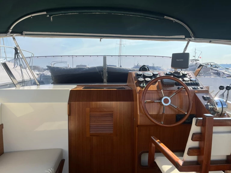 Jachthuur in Juan-les-Pins - Cantieri di Venezia Mistral 31 via SamBoat