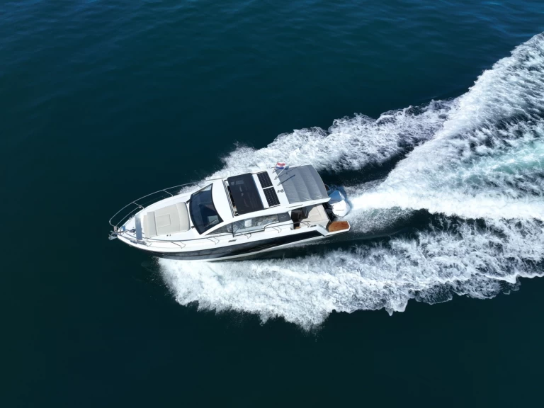 Bootverhuur Kaštela goedkoop Sealine C335V