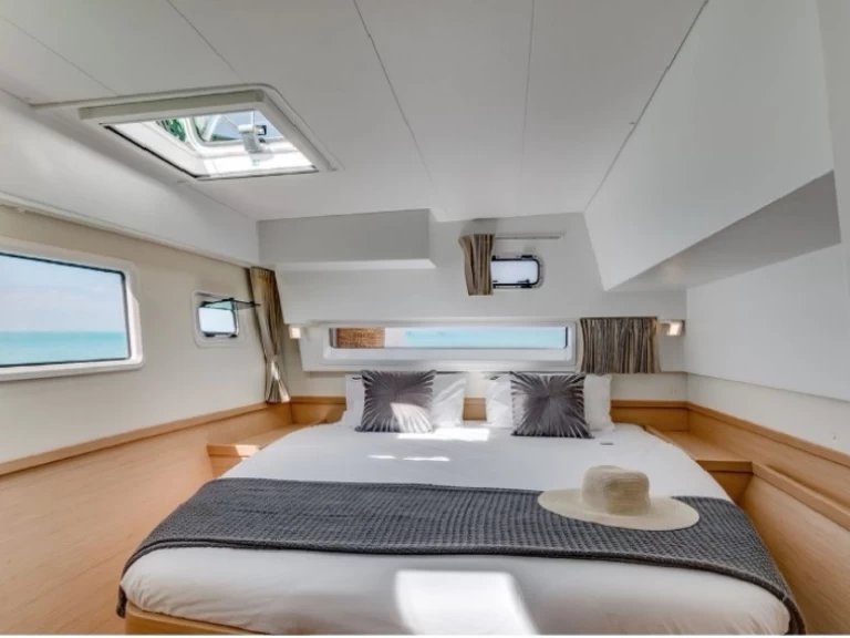 Catamaran te huur in Furnari voor de beste prijs