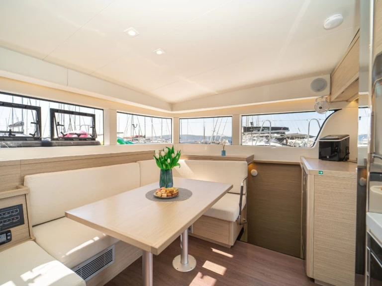 Catamaran te huur in Kaštela voor de beste prijs