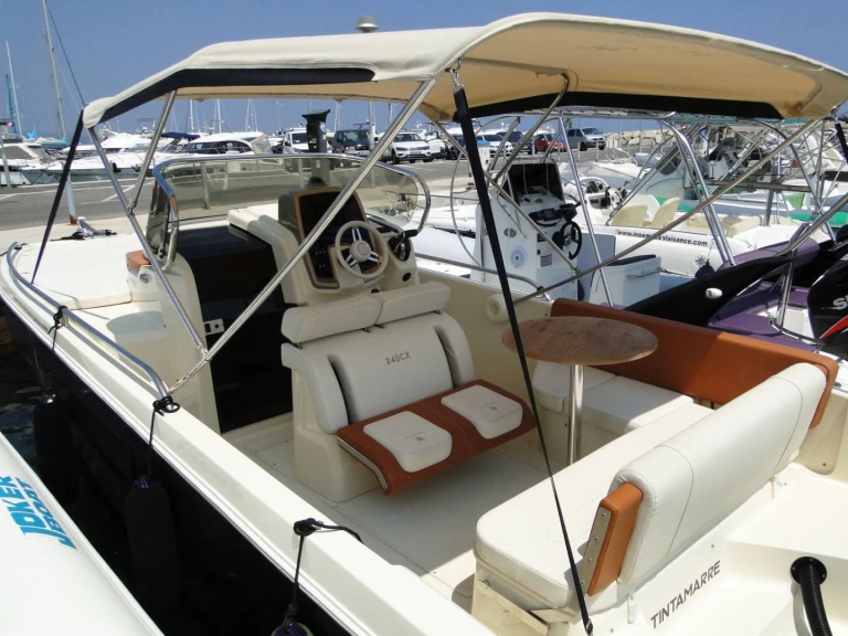 Bootverhuur Invictus  CX 240 in Fréjus via SamBoat