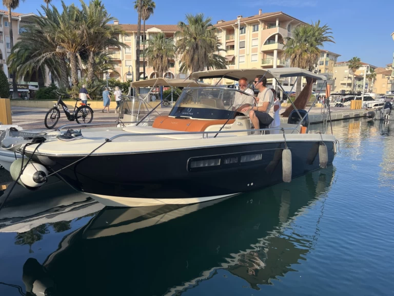 Huur Motorboot met of zonder schipper Invictus  in Fréjus