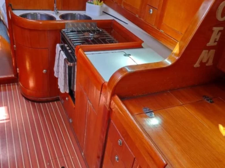 Huur een Elan Elan 431 in Tribunj