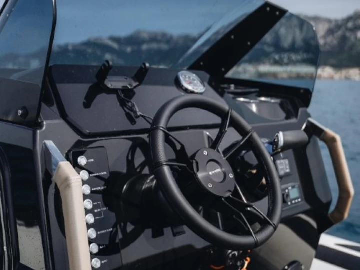 Huur een Brig Eagle 8 in Marseille