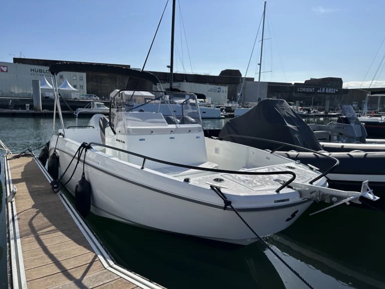 Huur Motorboot met of zonder schipper Bénéteau in Lorient