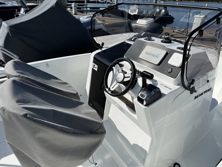 Verhuur Motorboot Bénéteau met vaarbewijs