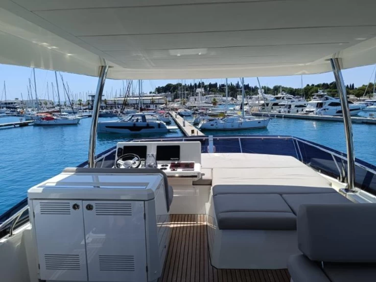 Bootverhuur Jeanneau Prestige 590 in Split via SamBoat