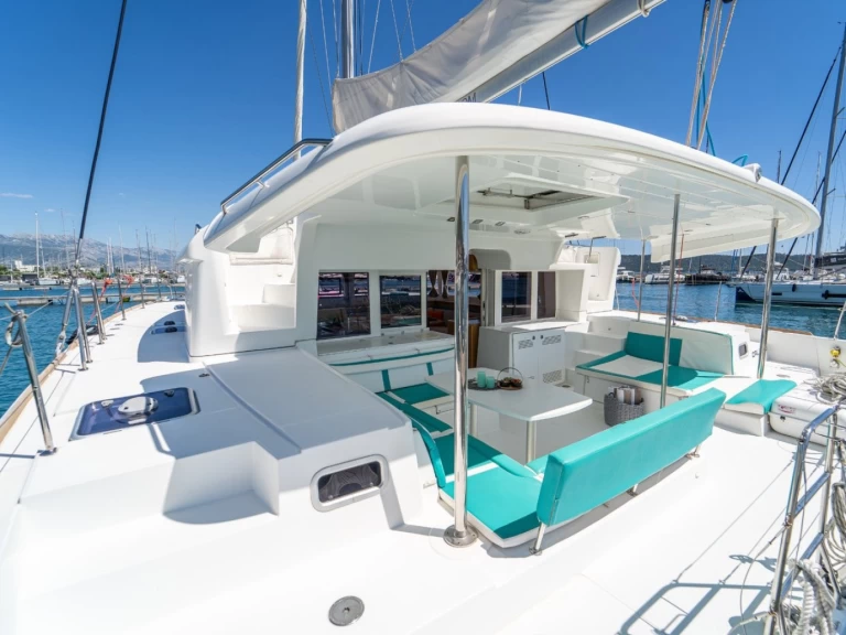 Verhuur Catamaran Lagoon met vaarbewijs