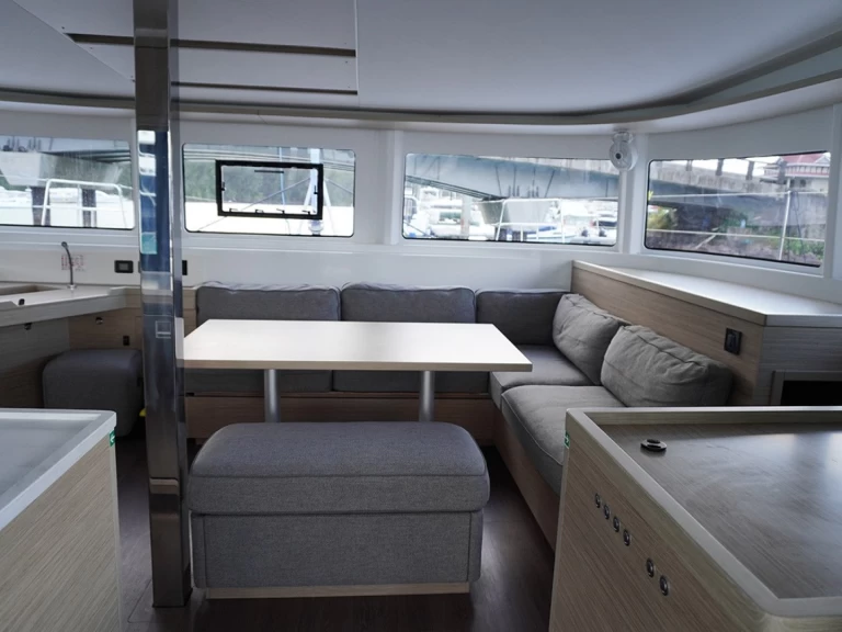 Huur een Lagoon Lagoon 46 in Eden Island