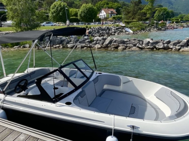 Huur een Bayliner M17 in Aix-les-Bains