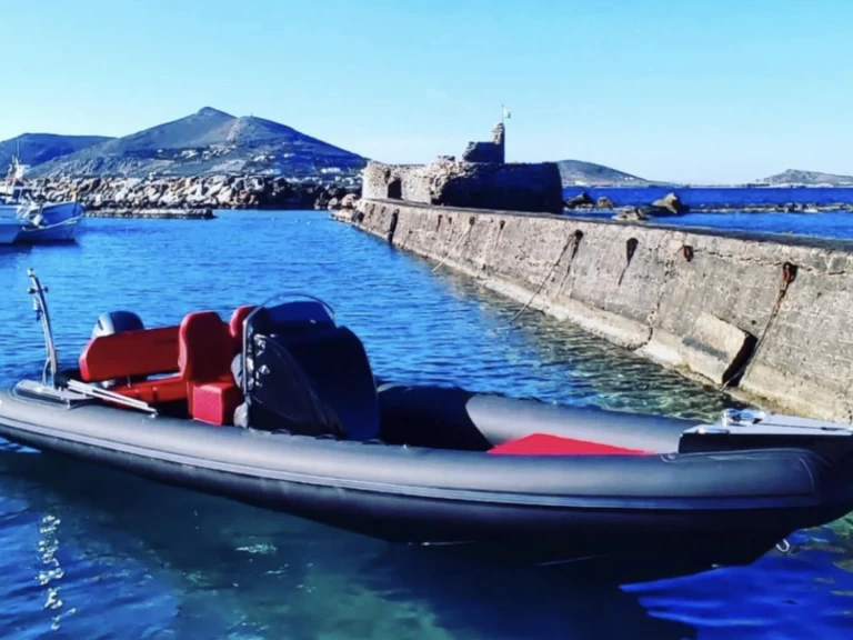 RIB te huur in Naxos Port voor de beste prijs
