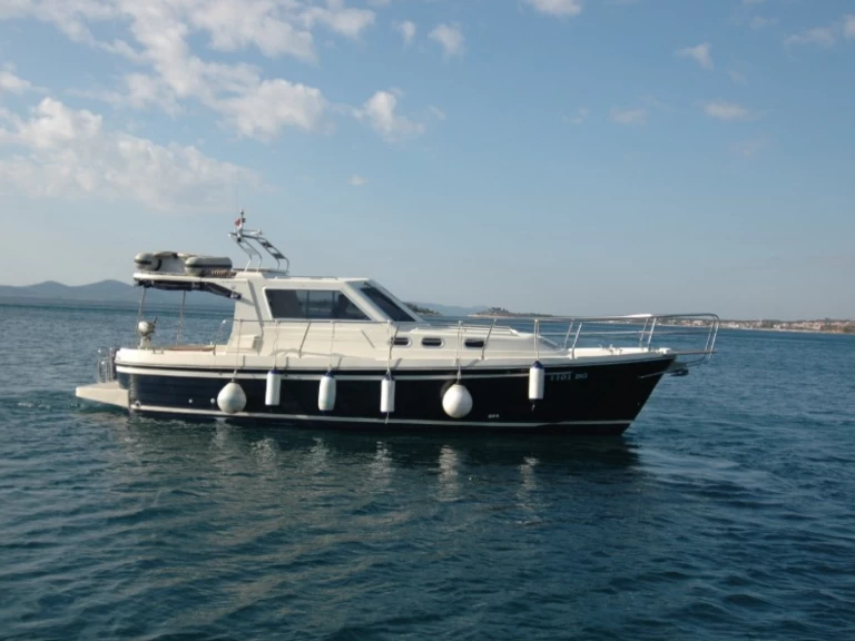 Bootverhuur Sas Vektor ADRIA 1002 in Sukošan via SamBoat